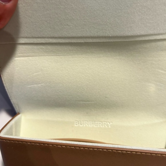 Burberry sunglasses - Picture 6 of 8